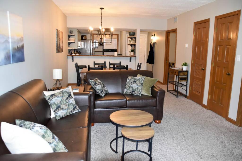 Cozy Mountain Getaway! Mountain Views! 2 Bed, 2 Bath, Sleeps 6 Apartman Gatlinburg Kültér fotó