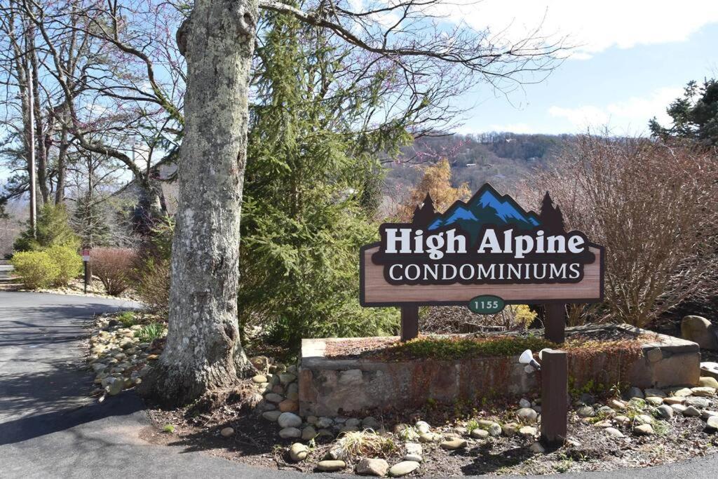 Cozy Mountain Getaway! Mountain Views! 2 Bed, 2 Bath, Sleeps 6 Apartman Gatlinburg Kültér fotó