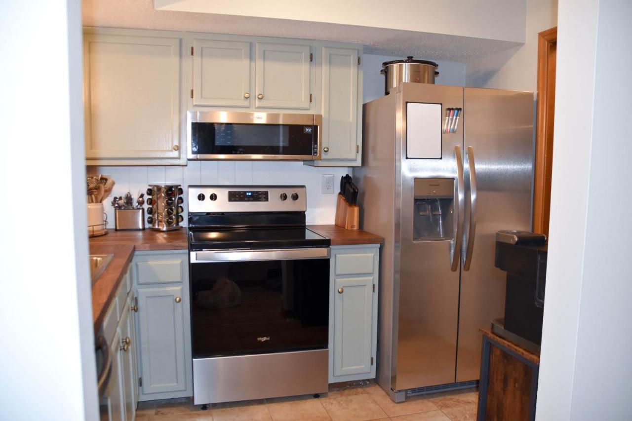 Cozy Mountain Getaway! Mountain Views! 2 Bed, 2 Bath, Sleeps 6 Apartman Gatlinburg Kültér fotó