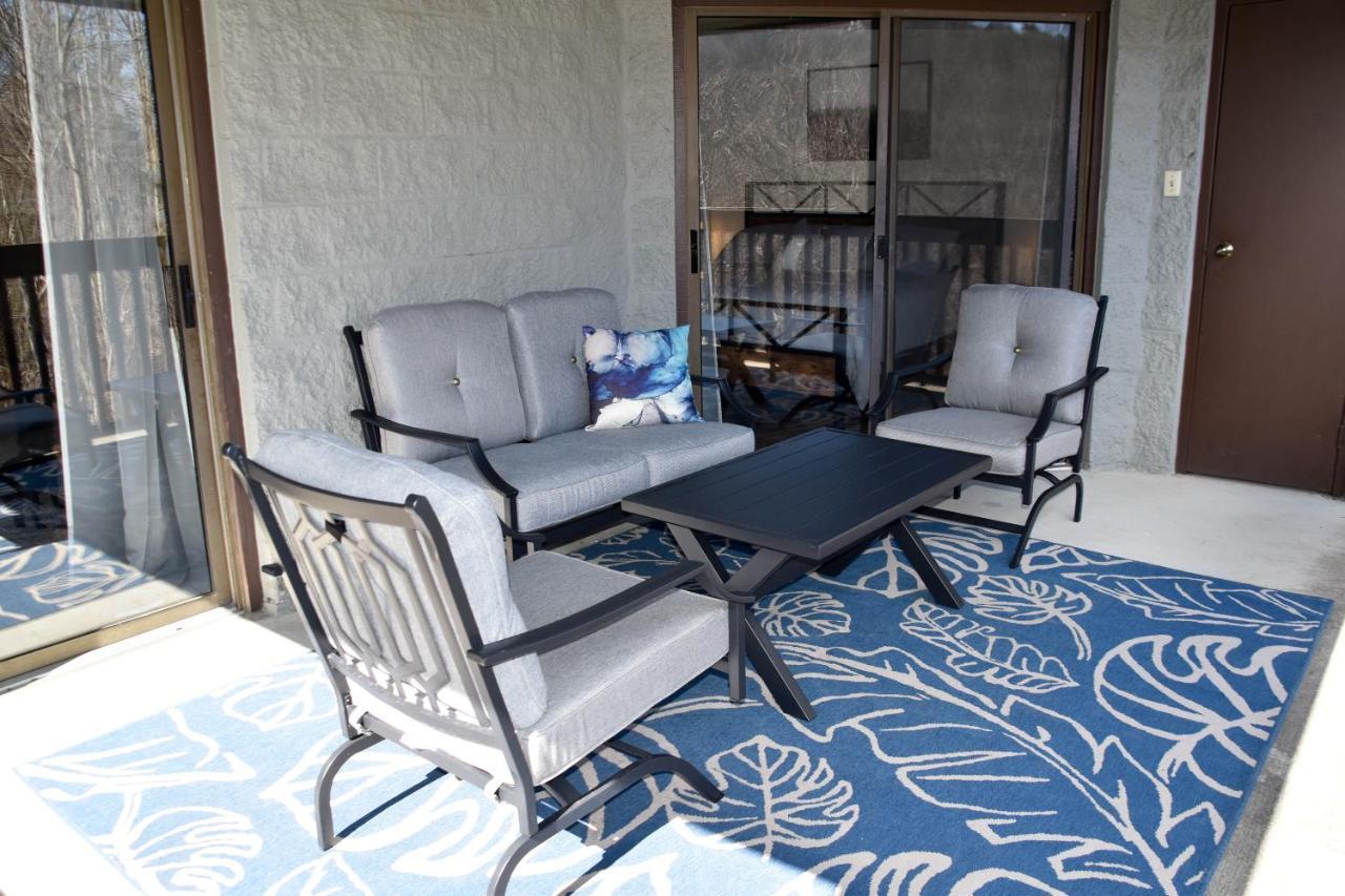 Cozy Mountain Getaway! Mountain Views! 2 Bed, 2 Bath, Sleeps 6 Apartman Gatlinburg Kültér fotó