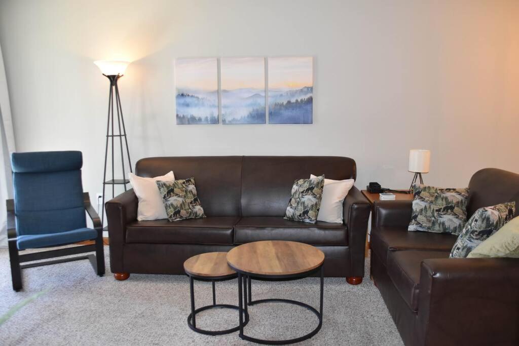 Cozy Mountain Getaway! Mountain Views! 2 Bed, 2 Bath, Sleeps 6 Apartman Gatlinburg Kültér fotó