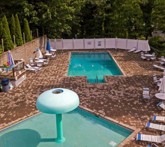 Cozy Mountain Getaway! Mountain Views! 2 Bed, 2 Bath, Sleeps 6 Apartman Gatlinburg Kültér fotó